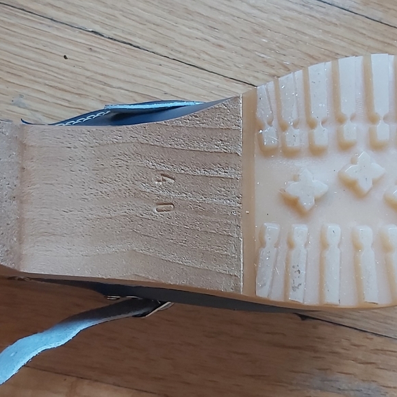 Swedish Clogs - Picture 3 of 7